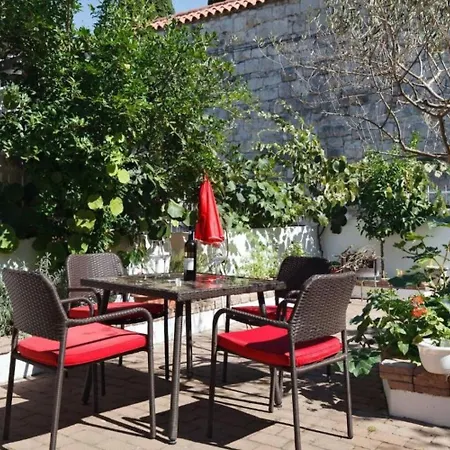 Ana - Central With Garden Διαμέρισμα